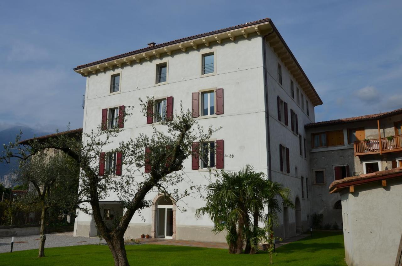 Апартаменты Palazzo Oltre Арко Экстерьер фото